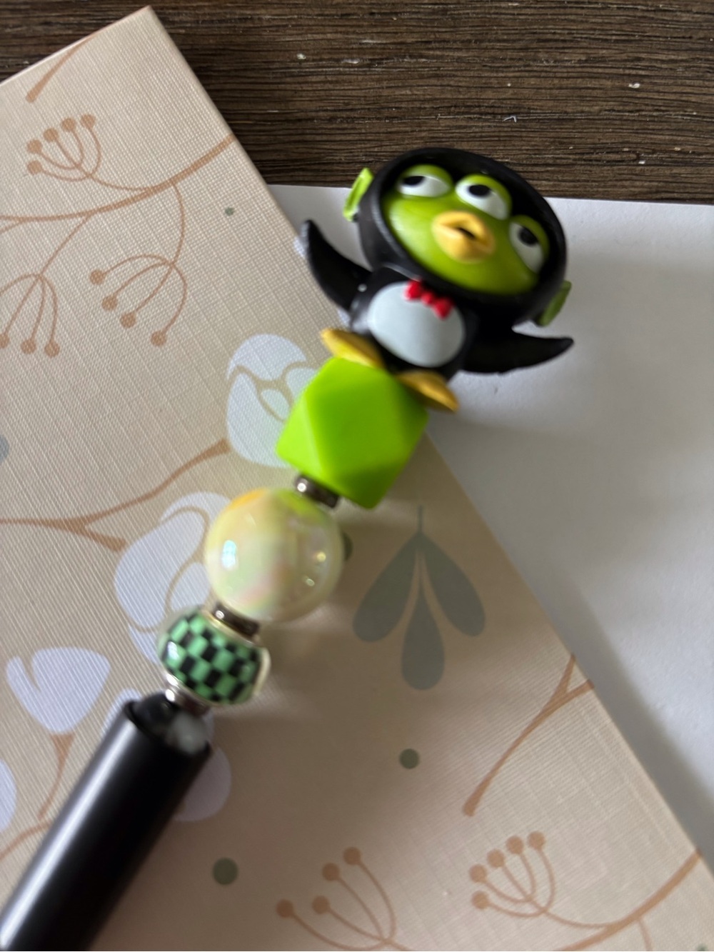 Toy Story Aliens: Alien as Weezy handmade beaded pen